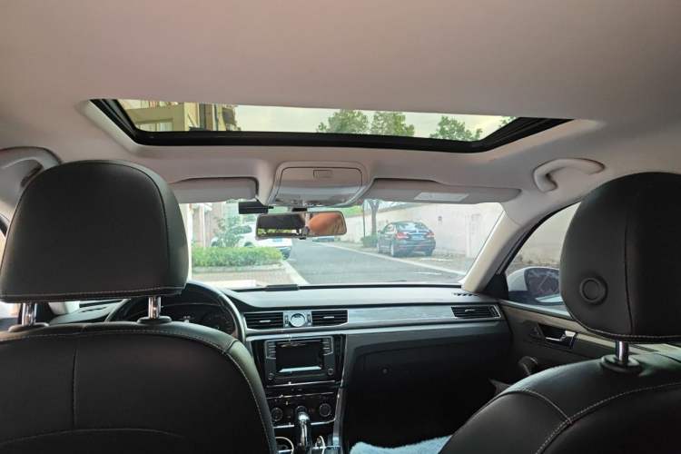 Used Volkswagen Passat 2016 330TSI DSG Luxury Edition Headliner