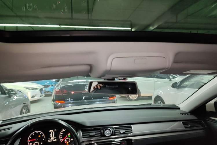 Used Volkswagen Passat 2016 330TSI DSG Luxury Edition Headliner