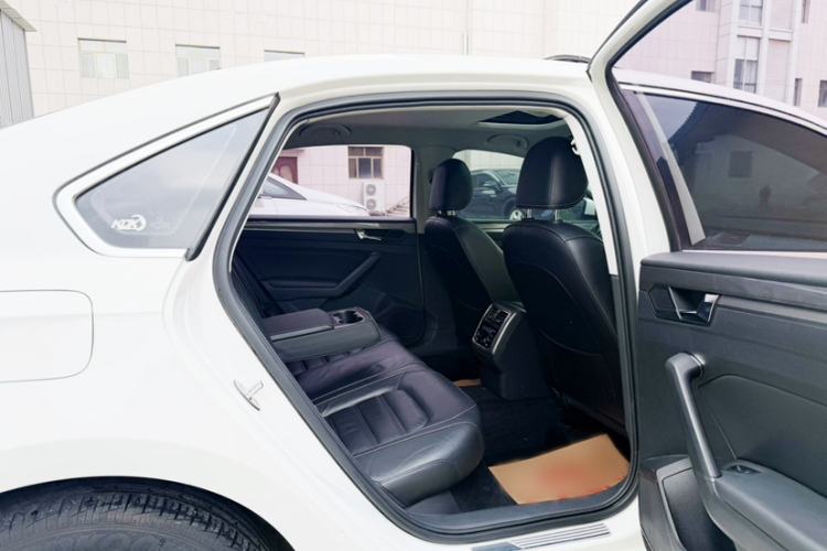 Used Volkswagen Passat 2016 330TSI DSG Luxury Edition Interior 1
