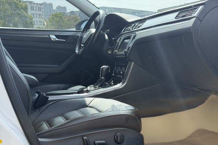 Used Volkswagen Passat 2016 330TSI DSG Luxury Edition Interior 3