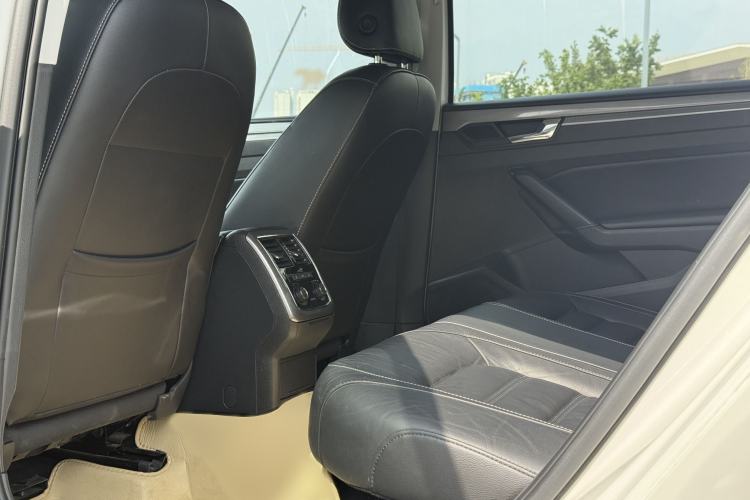 Used Volkswagen Passat 2016 330TSI DSG Luxury Edition Interior 5