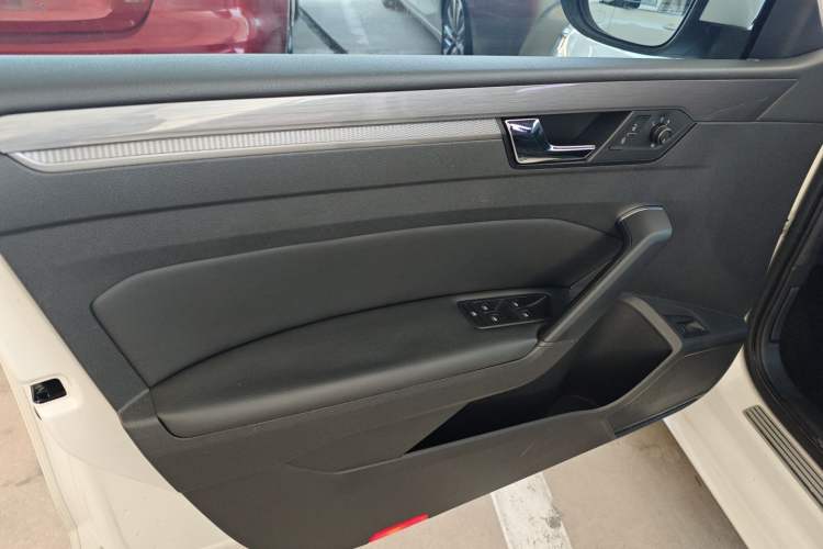 Used Volkswagen Passat 2016 330TSI DSG Luxury Edition Left Front Door Interior