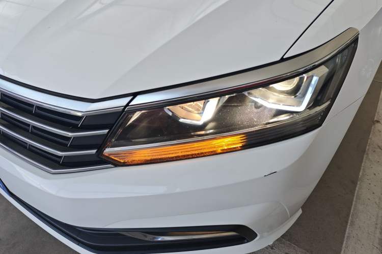 Used Volkswagen Passat 2016 330TSI DSG Luxury Edition Left Front Headlight