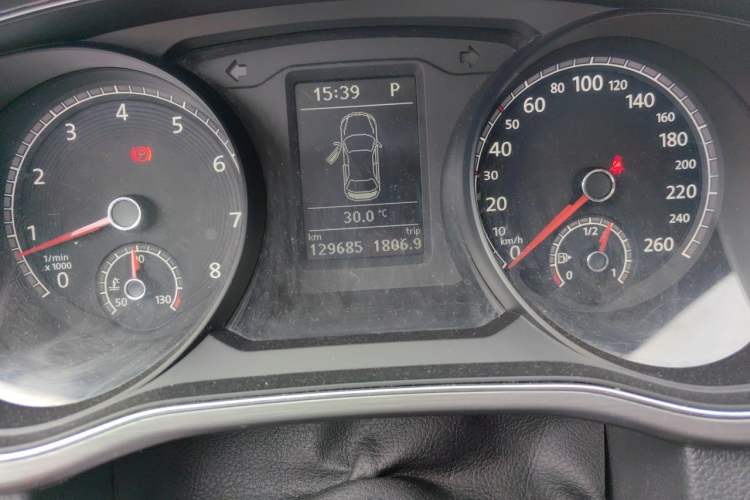 Used Volkswagen Passat 2016 330TSI DSG Luxury Edition Odometer Close Up