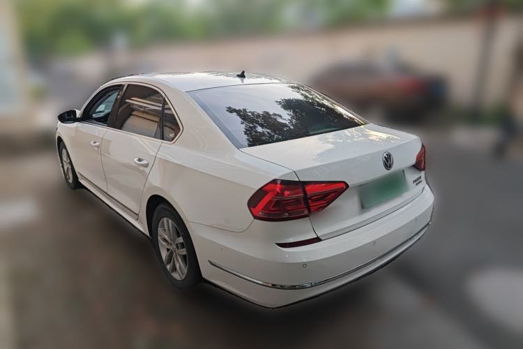 Used Volkswagen Passat 2016 330TSI DSG Luxury Edition Rear Left 45 Deg
