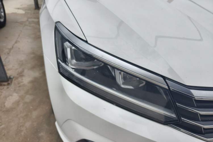 Used Volkswagen Passat 2016 1.8T Government Procurement Version (CEA Engine + 6AT) Right Front Headlight