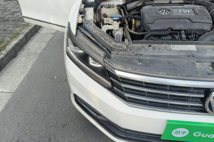 Used Volkswagen Passat 2016 330TSI DSG Luxury Edition Right Front Headlight