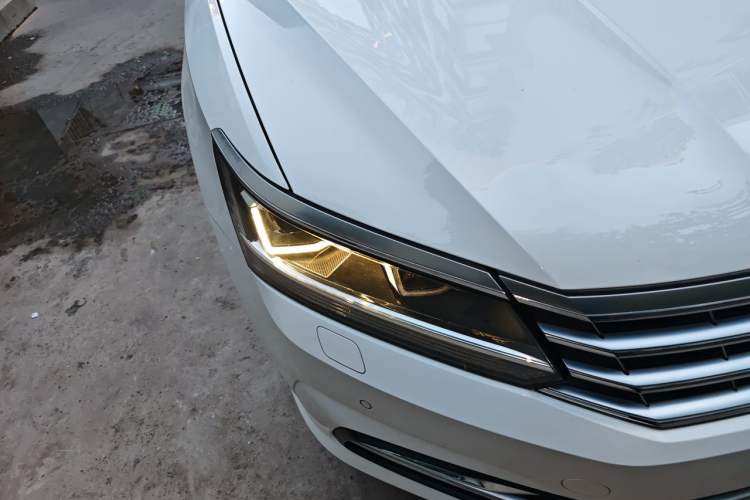 Used Volkswagen Passat 2016 330TSI DSG Prestige Edition Right Front Headlight
