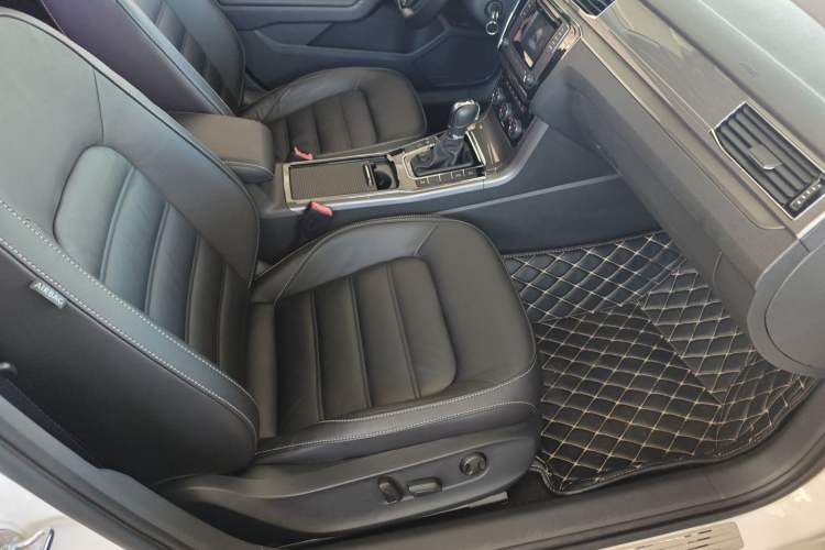 Used Volkswagen Passat 2016 330TSI DSG Luxury Edition Right Front Seat
