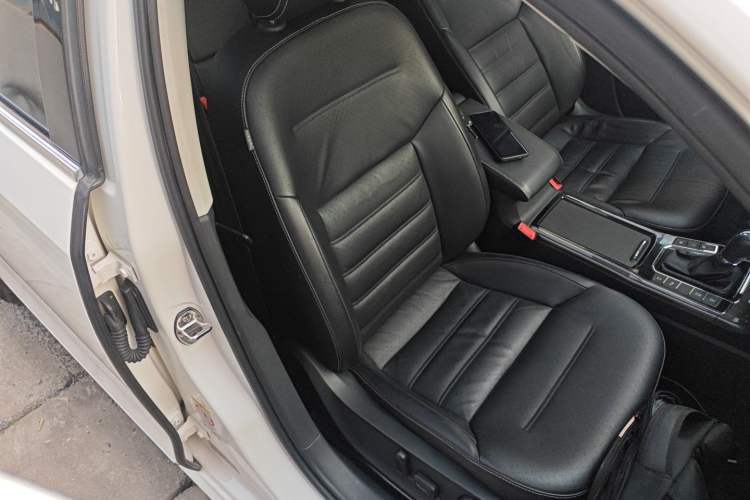 Used Volkswagen Passat 2016 330TSI DSG Prestige Edition Right Front Seat