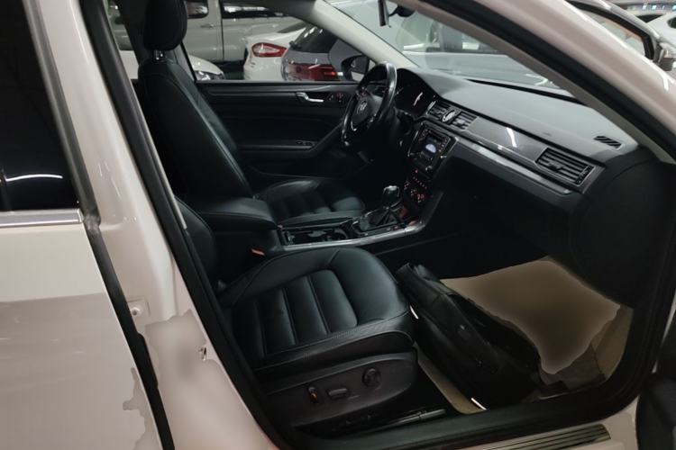 Used Volkswagen Passat 2016 330TSI DSG Luxury Edition Right Front Seat