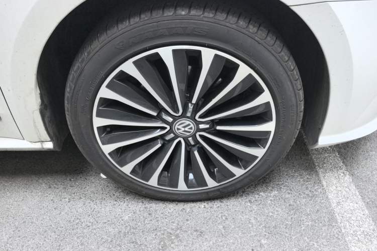 Used Volkswagen Passat 2016 330TSI DSG Prestige Edition Right Front Wheel Hub