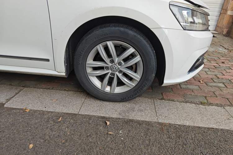 Used Volkswagen Passat 2016 330TSI DSG Luxury Edition Right Front Wheel Hub