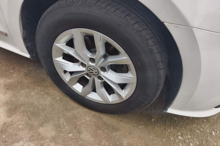 Used Volkswagen Passat 2016 1.8T Government Procurement Version (CEA Engine + 6AT) Right Front Wheel Hub
