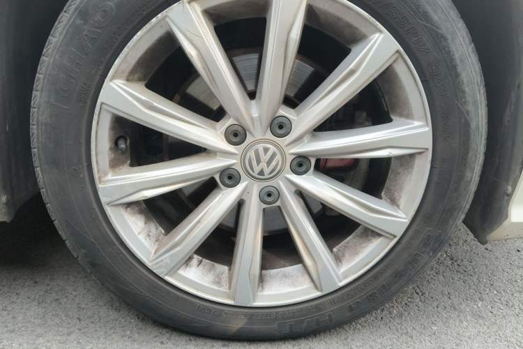 Used Volkswagen Passat 2016 330TSI DSG Luxury Edition Right Front Wheel Hub