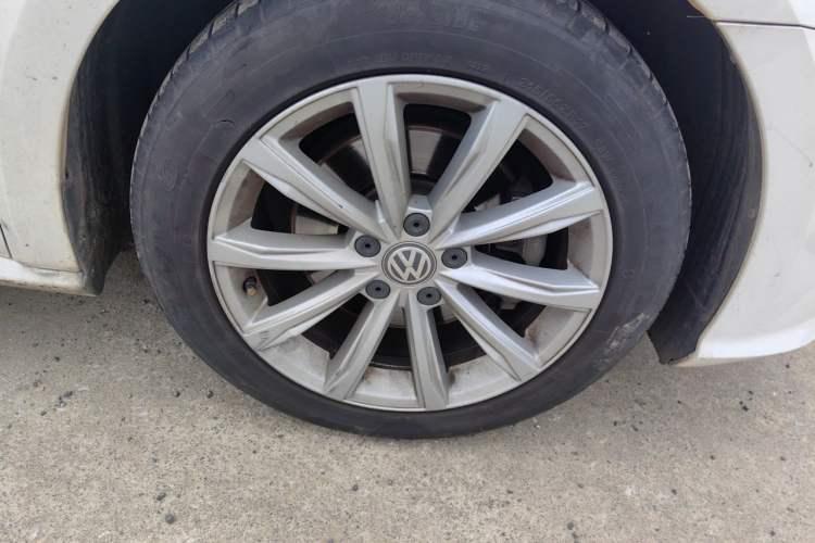 Used Volkswagen Passat 2016 330TSI DSG Luxury Edition Right Front Wheel Hub