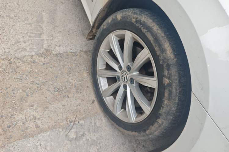 Used Volkswagen Passat 2016 330TSI DSG Luxury Edition Right Front Wheel Hub