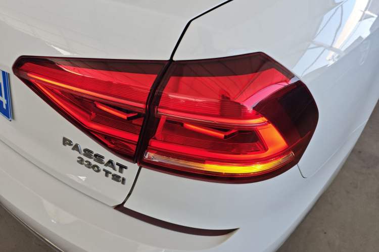 Used Volkswagen Passat 2016 330TSI DSG Luxury Edition Right Rear Taillight