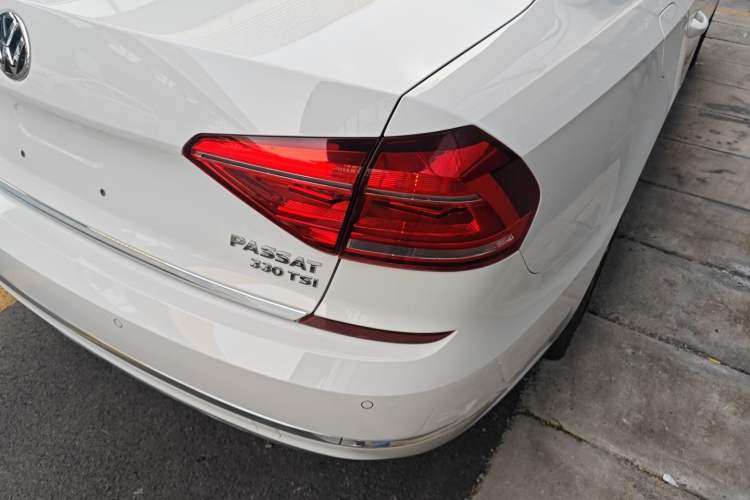 Used Volkswagen Passat 2016 330TSI DSG Prestige Edition Right Rear Taillight