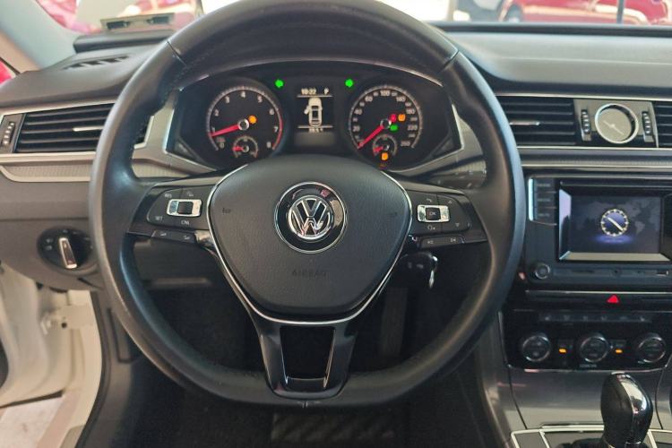 Used Volkswagen Passat 2016 330TSI DSG Luxury Edition Steering Wheel