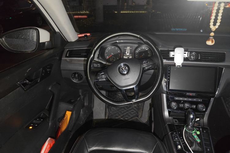 Used Volkswagen Passat 2016 330TSI DSG Luxury Edition Steering Wheel
