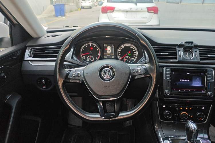 Used Volkswagen Passat 2016 330TSI DSG Prestige Edition Steering Wheel