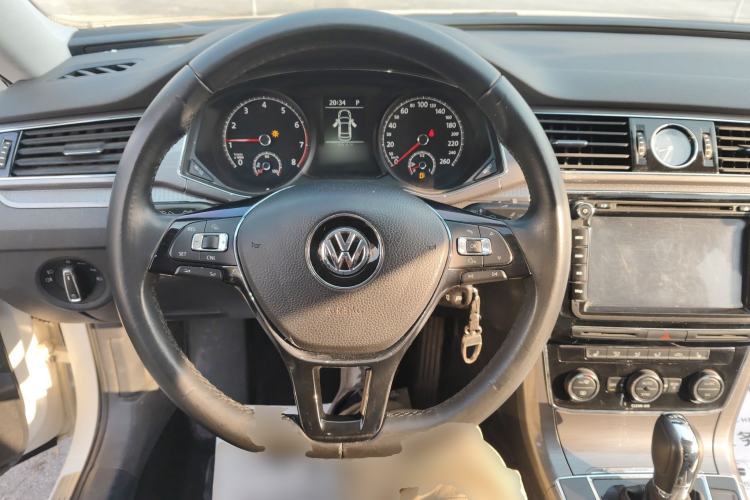 Used Volkswagen Passat 2016 330TSI DSG Luxury Edition Steering Wheel