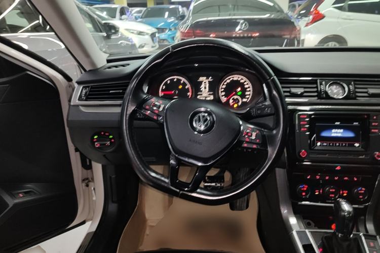 Used Volkswagen Passat 2016 330TSI DSG Luxury Edition Steering Wheel