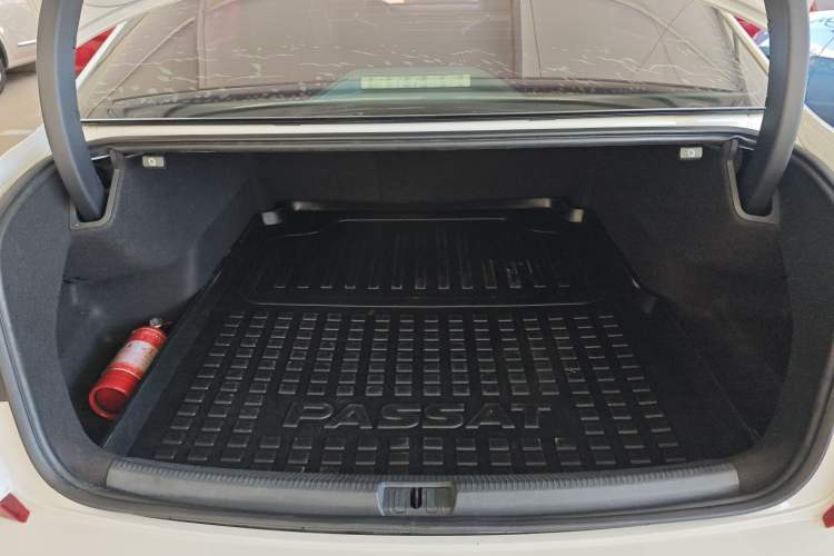 Used Volkswagen Passat 2016 330TSI DSG Luxury Edition Trunk