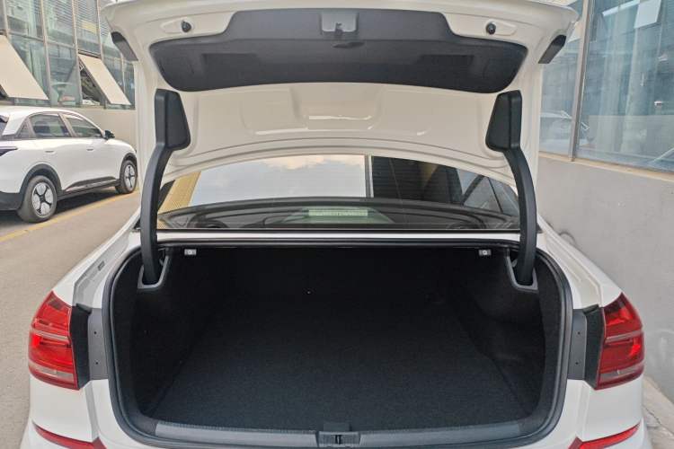 Used Volkswagen Passat 2016 330TSI DSG Prestige Edition Trunk