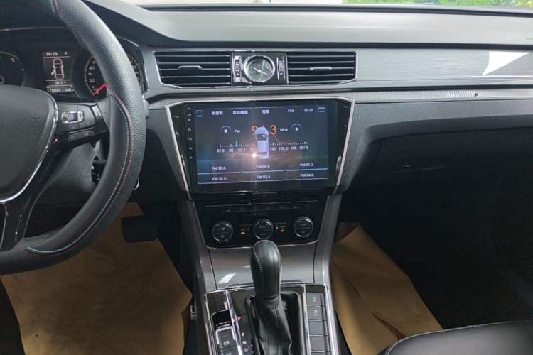 Used Volkswagen Passat 2016 330TSI DSG Luxury Edition Audio And AC Panel