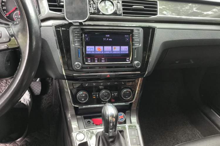 Used Volkswagen Passat 2016 330TSI DSG Prestige Edition Audio And AC Panel