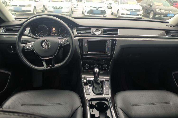 Used Volkswagen Passat 2016 330TSI DSG Prestige Edition Center Console