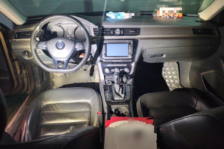 Used Volkswagen Passat 2016 330TSI DSG Luxury Edition Center Console