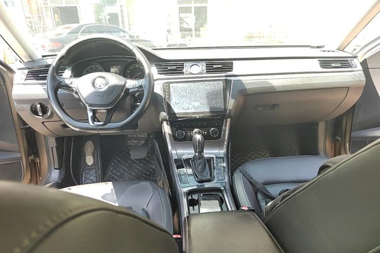 Used Volkswagen Passat 2016 280TSI DSG Prestige Edition Center Console