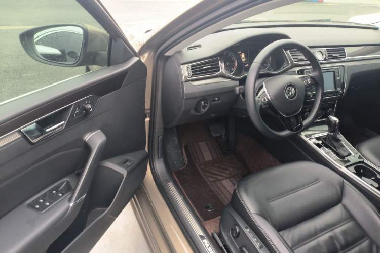Used Volkswagen Passat 2016 330TSI DSG Prestige Edition Driver Seat