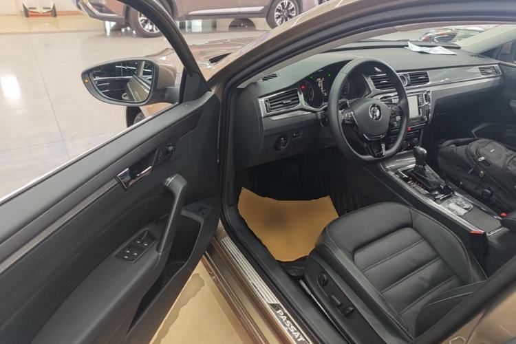 Used Volkswagen Passat 2016 330TSI DSG Luxury Edition Driver Seat