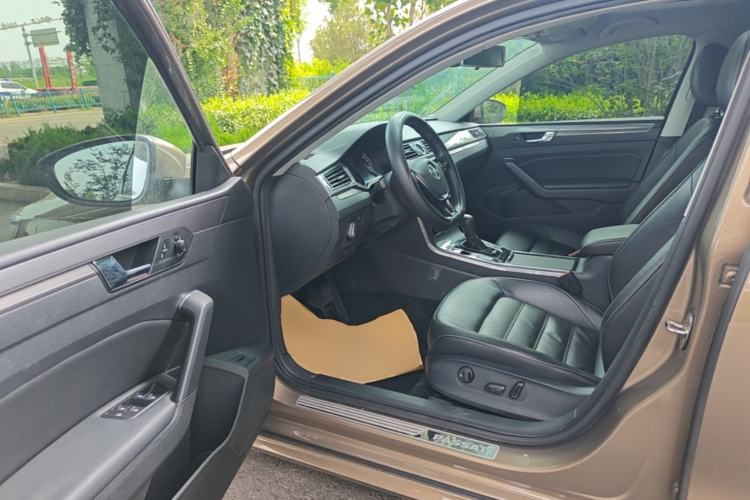 Used Volkswagen Passat 2016 330TSI DSG Luxury Edition Driver Seat