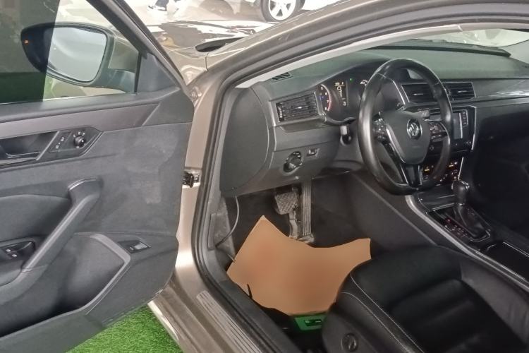 Used Volkswagen Passat 2016 330TSI DSG Luxury Edition Driver Seat