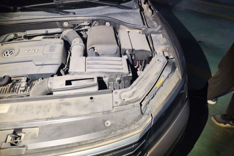 Used Volkswagen Passat 2016 330TSI DSG Luxury Edition Engine Bay Left