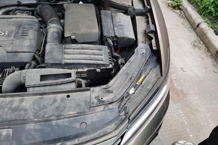 Used Volkswagen Passat 2016 330TSI DSG Luxury Edition Engine Bay Left