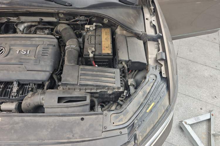 Used Volkswagen Passat 2016 330TSI DSG Luxury Edition Engine Bay Left