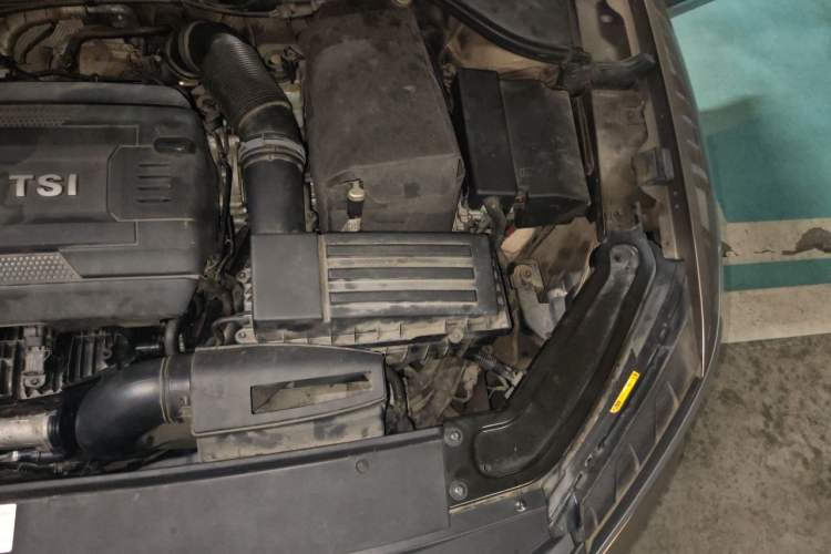 Used Volkswagen Passat 2016 330TSI DSG Luxury Edition Engine Bay Left