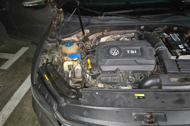 Used Volkswagen Passat 2016 330TSI DSG Prestige Edition Engine Bay Right