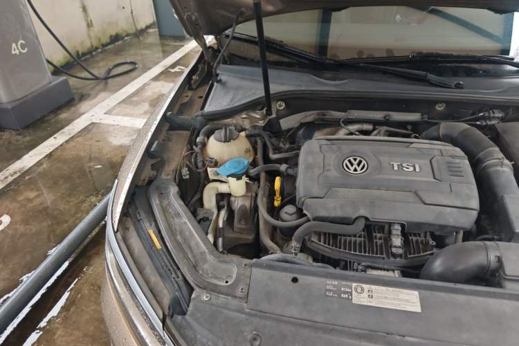 Used Volkswagen Passat 2016 330TSI DSG Luxury Edition Engine Bay Right