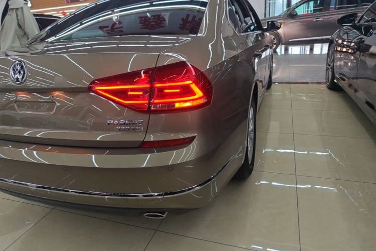 Used Volkswagen Passat 2016 330TSI DSG Luxury Edition Exterior 3