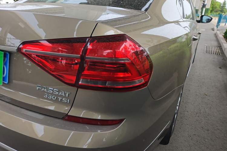 Used Volkswagen Passat 2016 330TSI DSG Luxury Edition Exterior 3