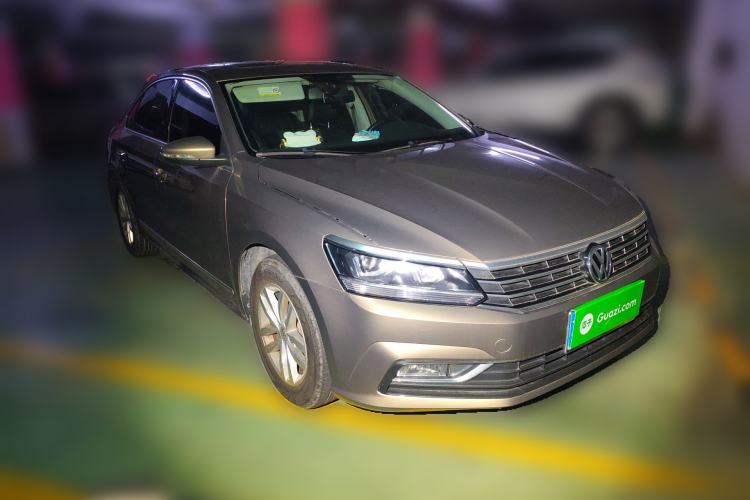 Used Volkswagen Passat 2016 330TSI DSG Luxury Edition Front Right 45 Deg