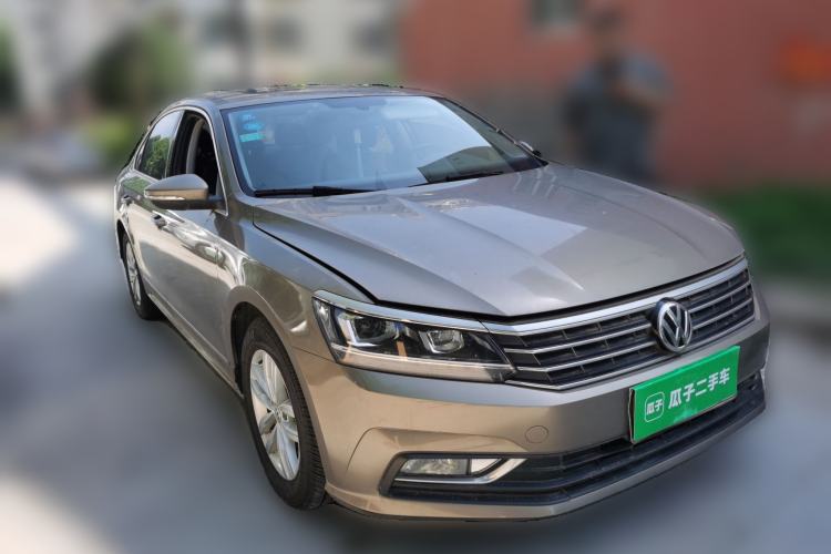 Used Volkswagen Passat 2016 330TSI DSG Luxury Edition Front Right 45 Deg