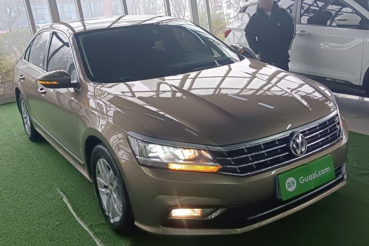 Used Volkswagen Passat 2016 330TSI DSG Luxury Edition Front Right 45 Deg